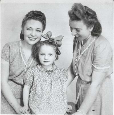 Helinka, Barbara, & Bronka Schechter, 1946